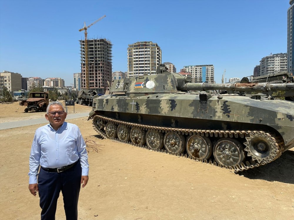 Büyükkılıç, Bakü'de Türk Ve Azerbaycan Şehitliklerini Ziyaret Etti