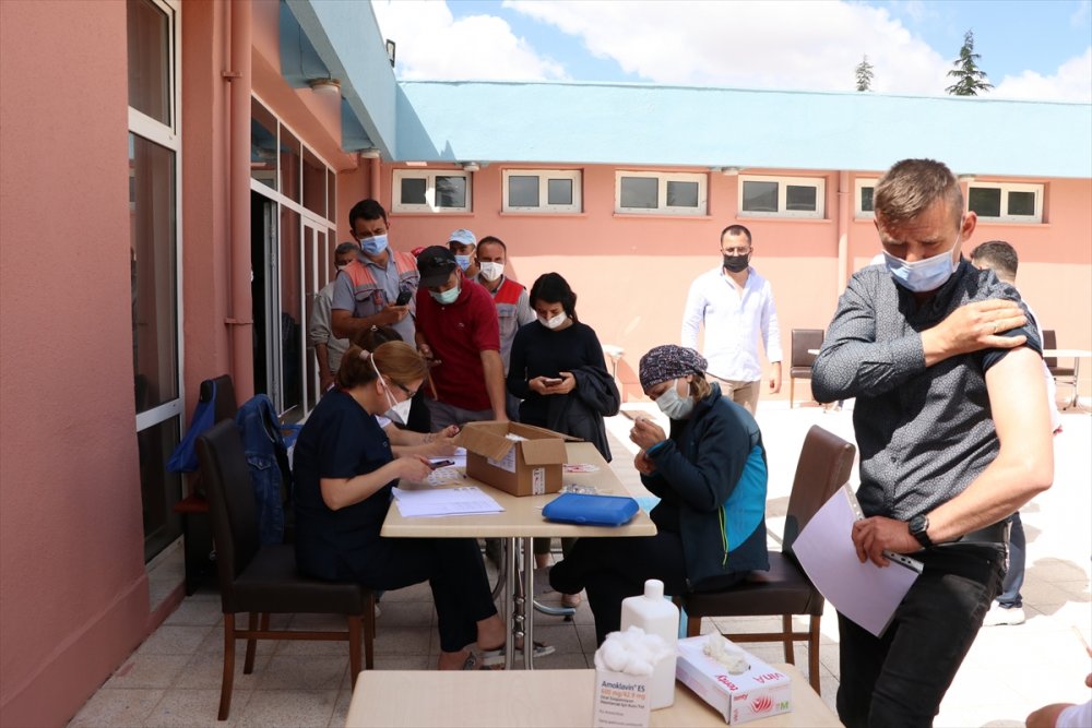 Niğde'de Organize Sanayi Bölgesinde "mobil Aşı" Uygulaması Başladı