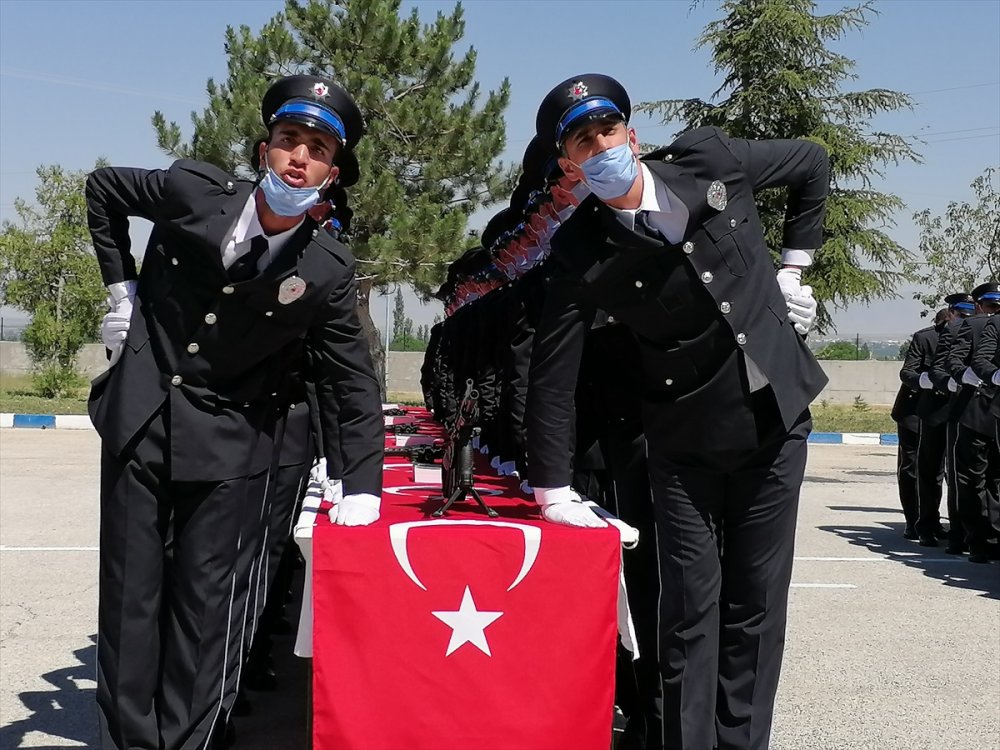 Ereğli'de Polis Adaylarının Mezuniyet Sevinci