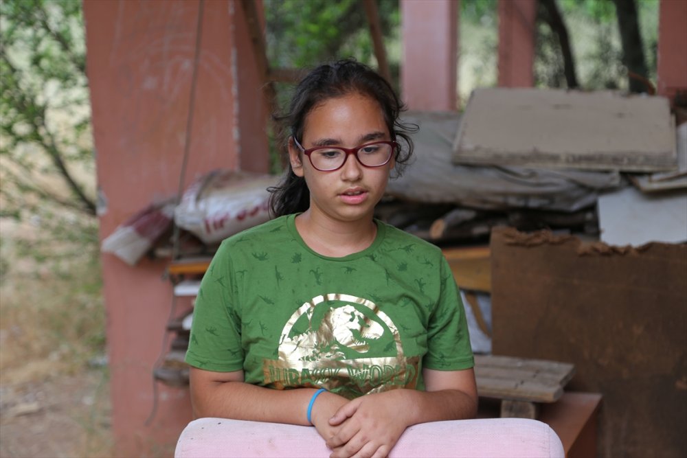 Eşini Kovid-19'dan Kaybeden Baba, Biri Engelli İki Çocuğuyla Yaşam Mücadelesi Veriyor