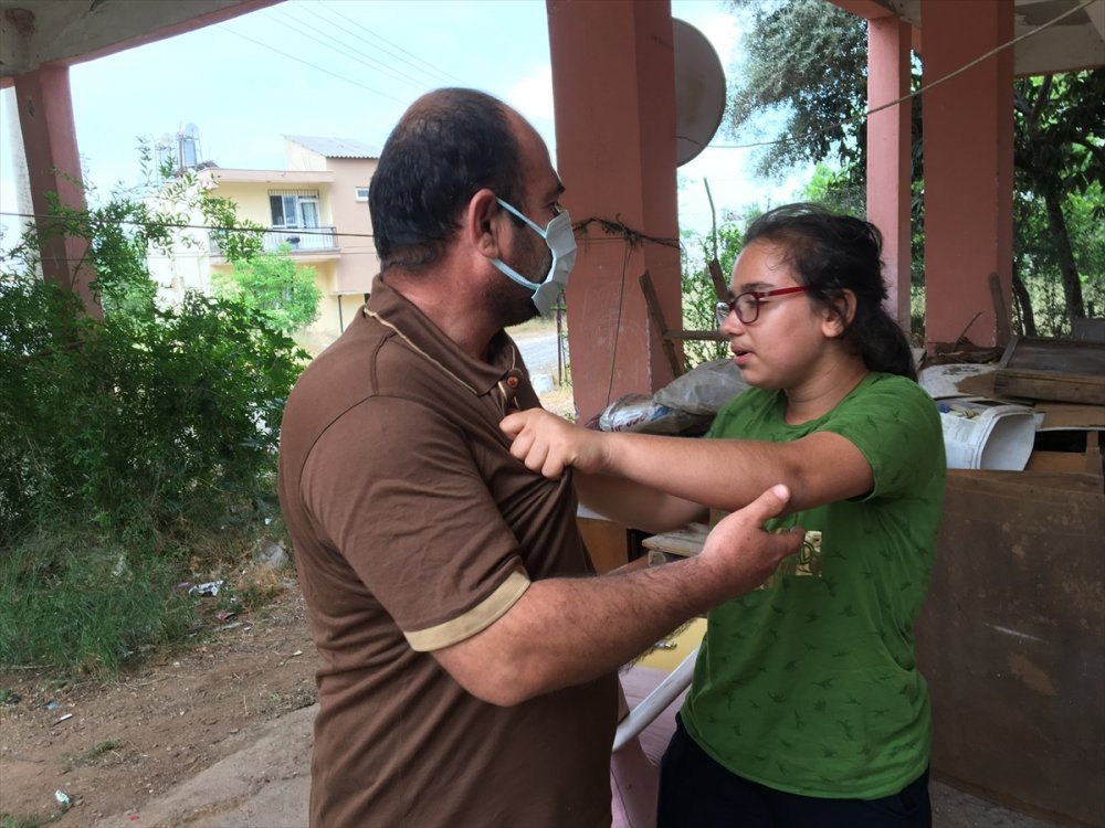 Eşini Kovid-19'dan Kaybeden Baba, Biri Engelli İki Çocuğuyla Yaşam Mücadelesi Veriyor