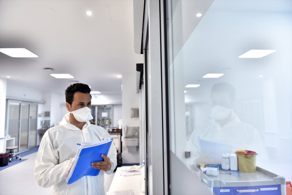 Fedakar Sağlık Çalışanı Babalar, Yaşadıkları Zorlukları Unutamıyor