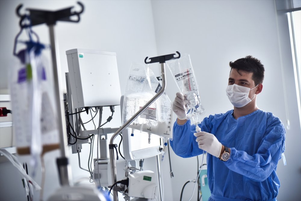 Fedakar Sağlık Çalışanı Babalar, Yaşadıkları Zorlukları Unutamıyor