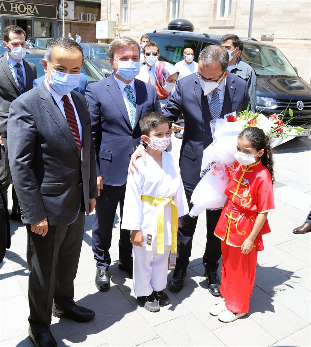 Gençlik Ve Spor Bakanı Kasapoğlu, Gençlik Ve Spor Yatırımları Protokol Töreninde Konuştu