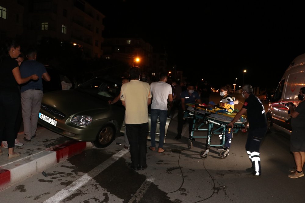 Karaman'da Hafif Ticari Araç İle Otomobil Çarpıştı: 2 Yaralı