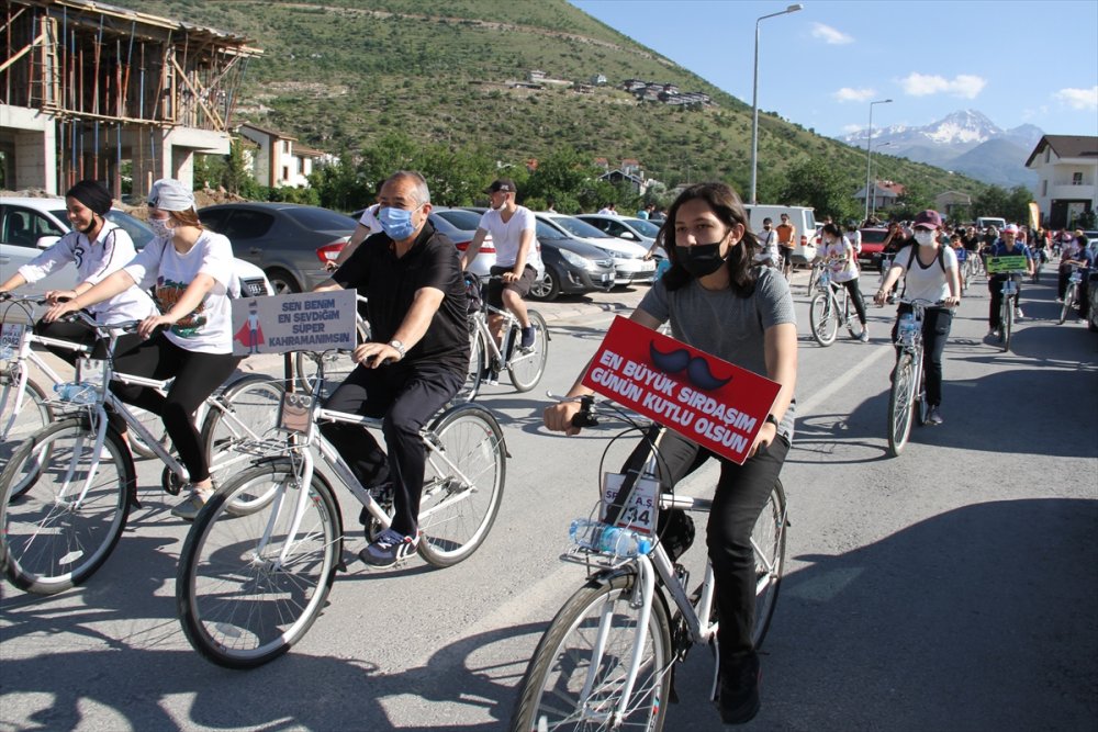 Kayseri'de Babalar Ve Çocukları Bisiklet Turu Etkinliğine Katıldı
