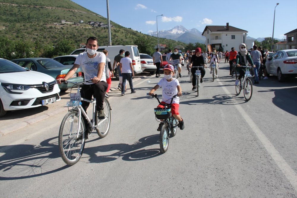 Kayseri'de Babalar Ve Çocukları Bisiklet Turu Etkinliğine Katıldı