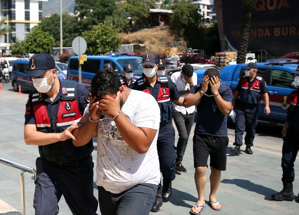 Konya ve Antalya'da İnsan Kaçakçılarına Operasyon