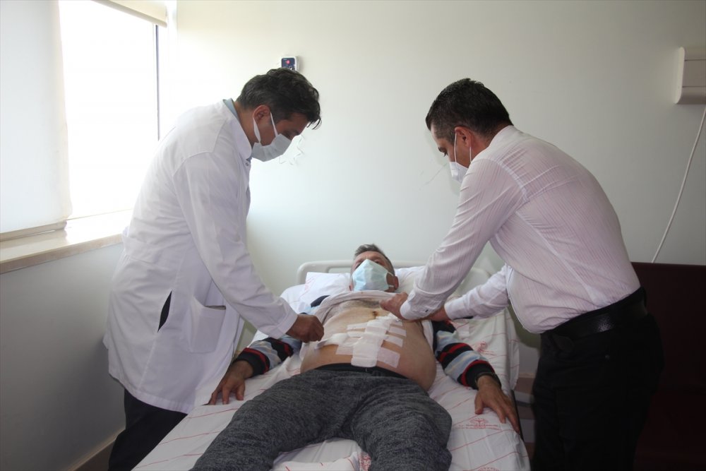 Bir Böbreğini Kızına Veren Fedakar Baba Az Daha Diğerini de Kaybediyordu