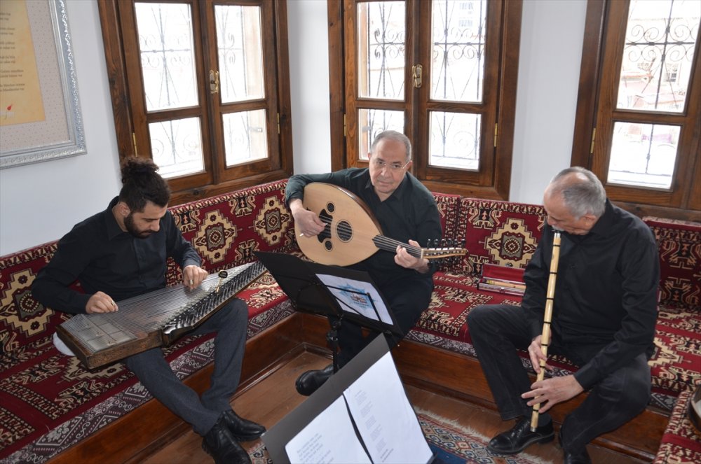 Karaman'da Öğretmenler Yunus Emre'nin Şiir Ve İlahilerine Klip Çekti