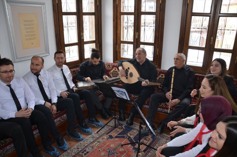 Karaman'da Öğretmenler Yunus Emre'nin Şiir Ve İlahilerine Klip Çekti