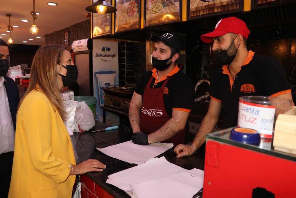 Chp Kadın Kolları Genel Başkanı Nazlıaka, Niğde'de Esnafı Ziyaret Etti