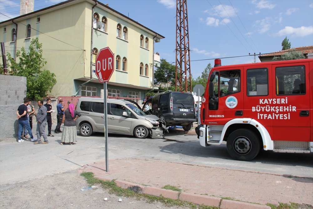 Kayseri'de Yeni Evli Çifti Trafik Kazası Ayırdı