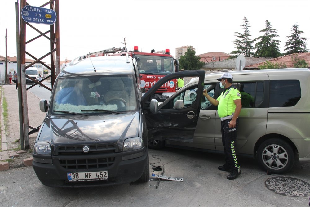 Kayseri'de Yeni Evli Çifti Trafik Kazası Ayırdı