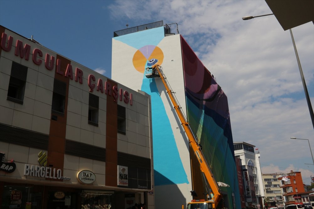"Turizmin Başkenti" Antalya'da Duvarlar "Mural Art" İle Renkleniyor