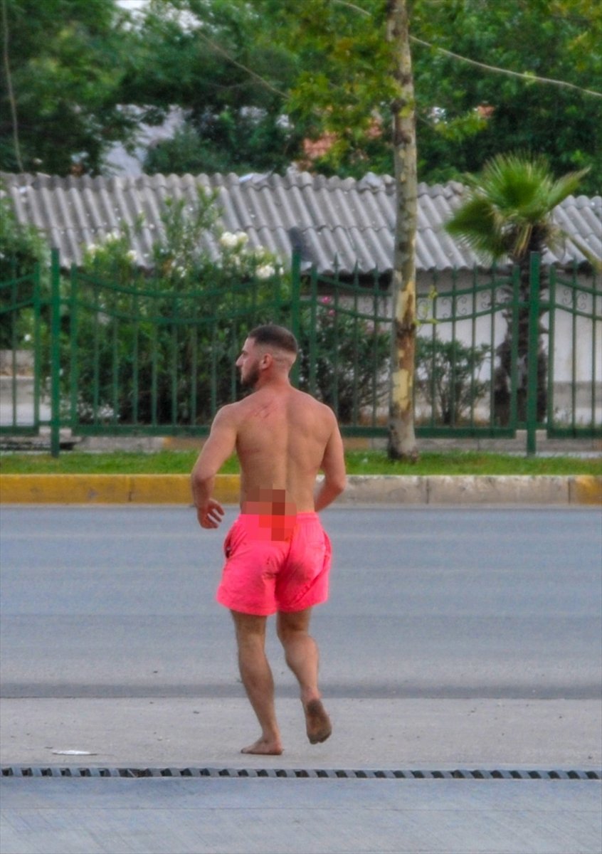 Antalya'da Bir Kişi Bıçakla Yaralandı