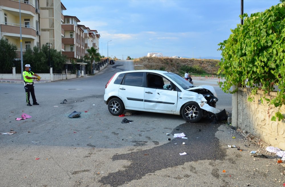 Antalya'da Otomobille Motosiklet Çarpıştı: 1 Ölü