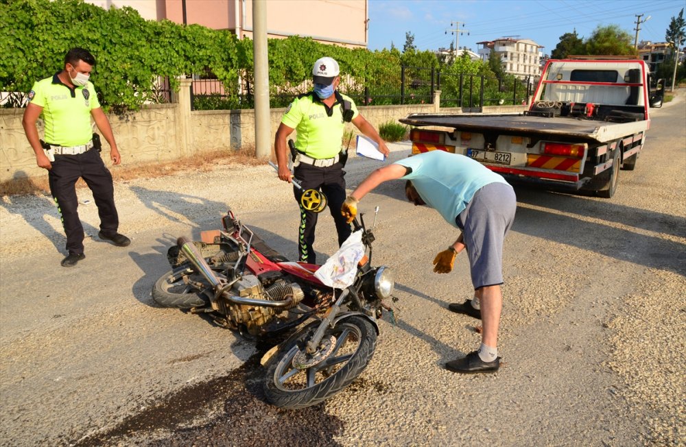 Antalya'da Otomobille Motosiklet Çarpıştı: 1 Ölü