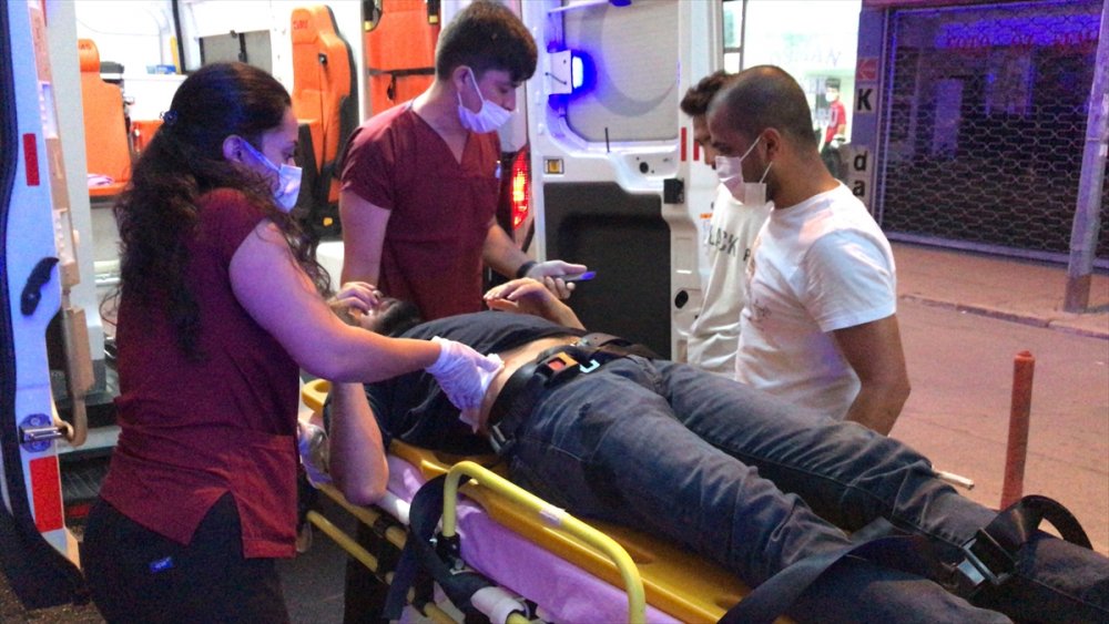 Antalya'da İki Grup Arasında Silahlı Kavga: 2 Yaralı