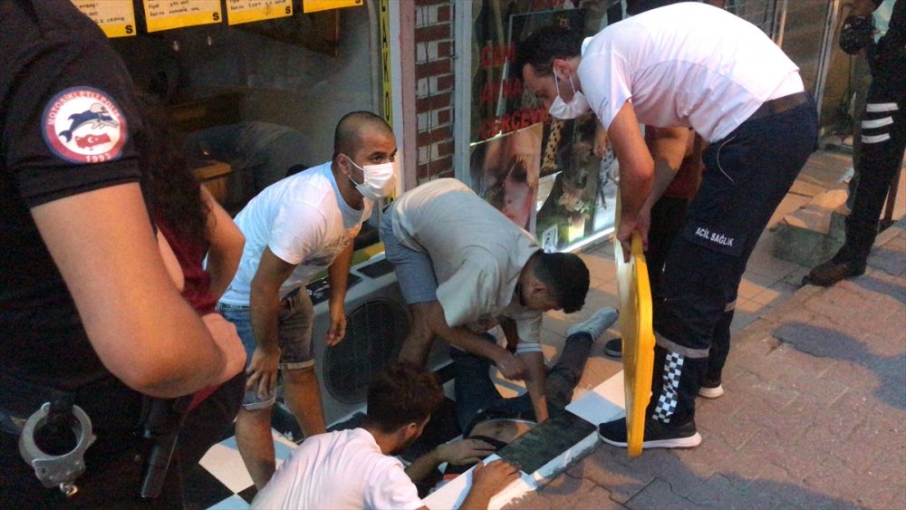 Antalya'da İki Grup Arasında Silahlı Kavga: 2 Yaralı