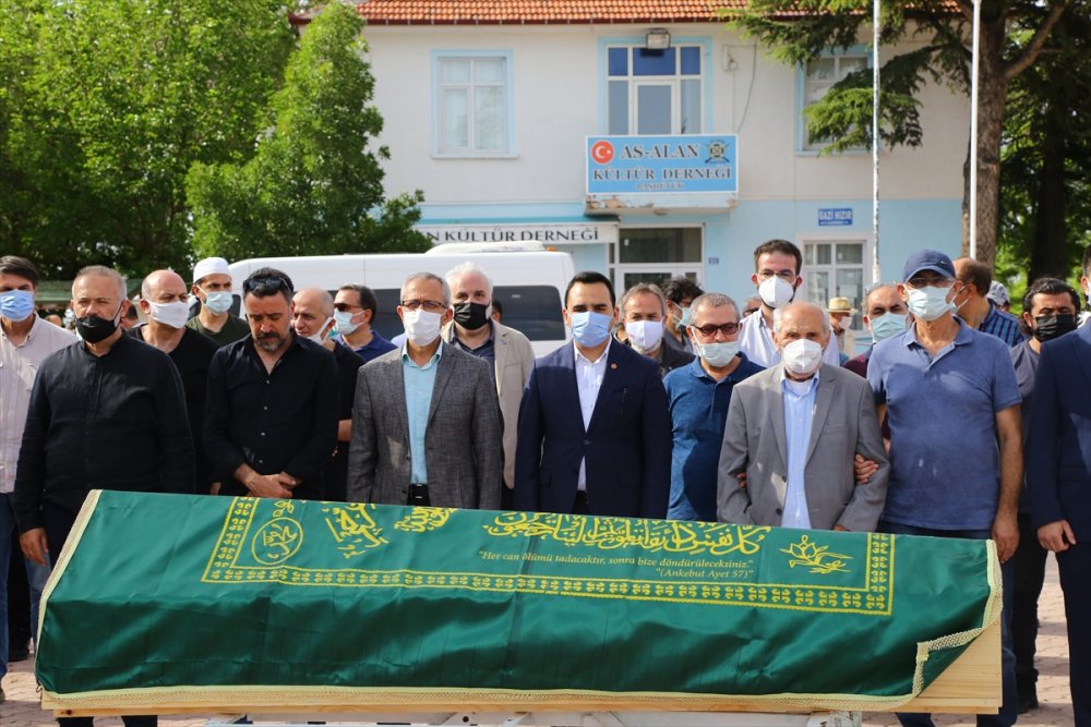 Çizer Ve Ressam Şafak Tavkul'un Cenazesi Memleketi Konya'da Toprağa Verildi