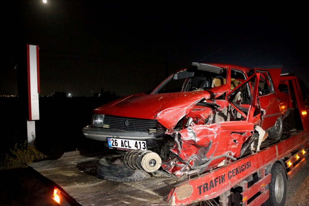 Eskişehir'de Zincirleme Trafik Kazasında 1 Kişi Öldü 1 Kişi Yaralandı