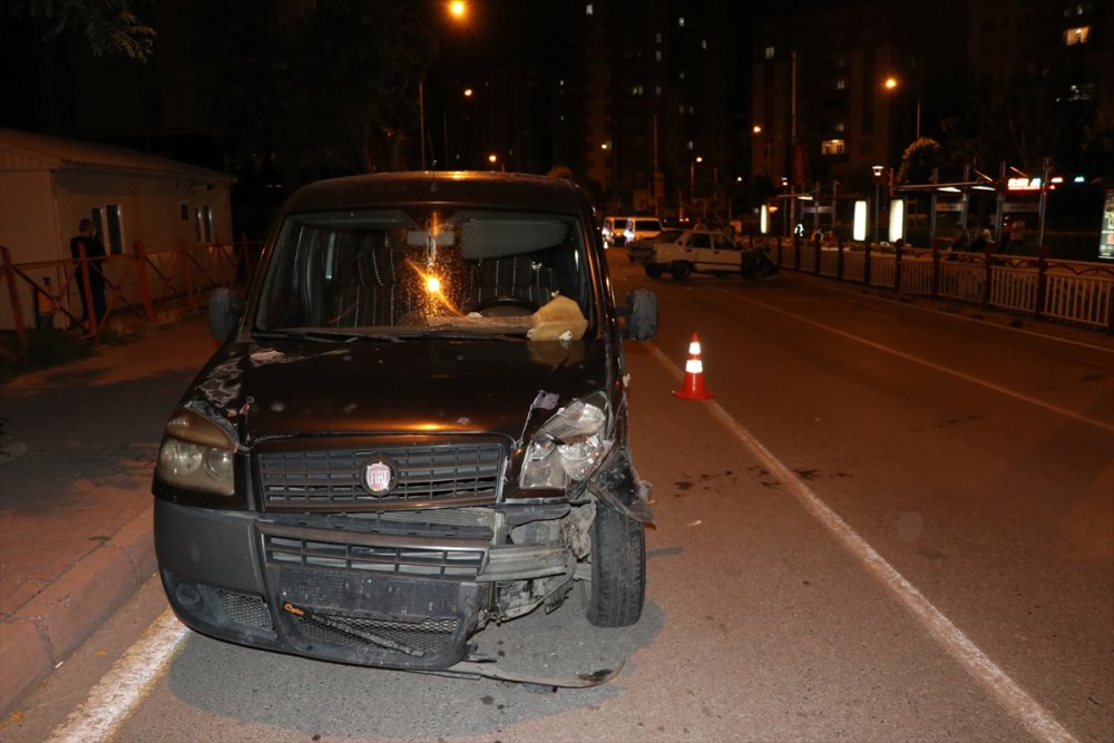 Kayseri'de Trafik Kazası: 2 Yaralı