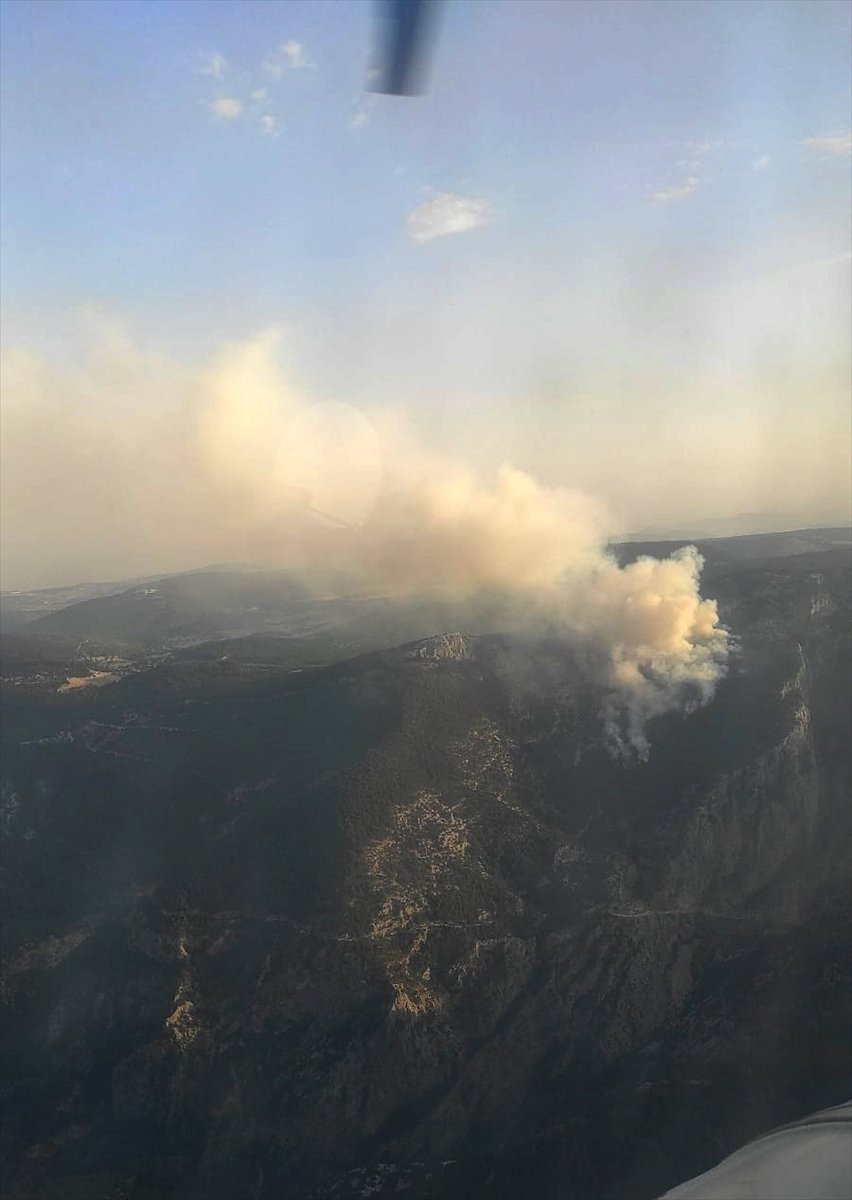 Mersin'de Çıkan Orman Yangınına Havadan Ve Karadan Müdahale Ediliyor