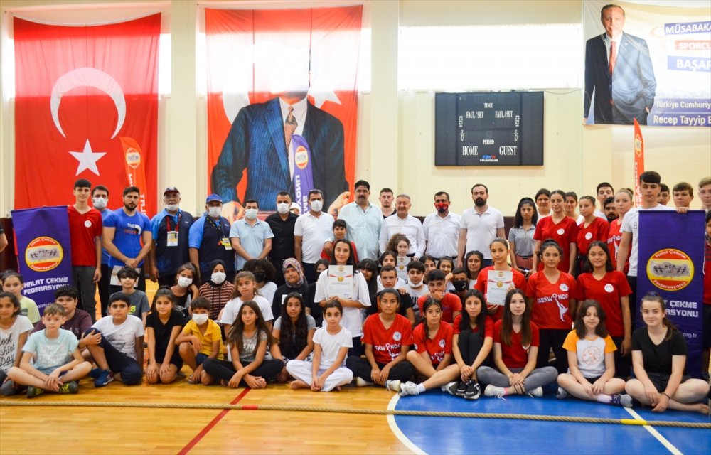 Mersin'de "Renkli" Halat Çekme Şampiyonası