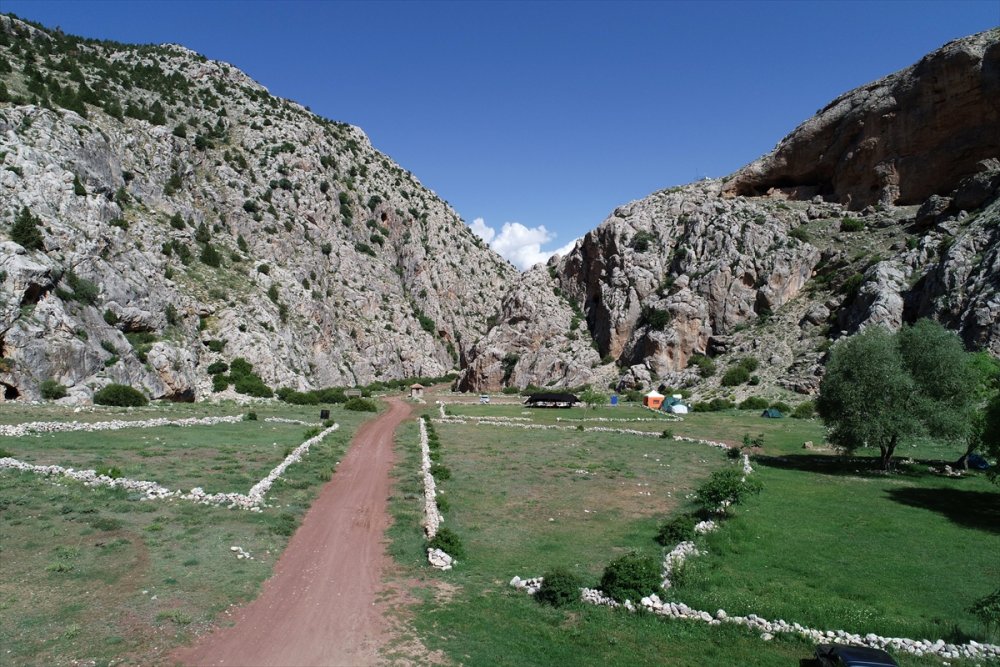 Aladağlar, Kademeli Normalleşmede Dağcıları Ve Kampçıları Ağırlıyor