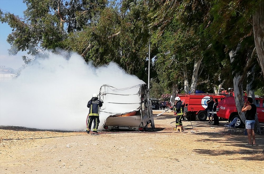 Antalya'da Çekme Karavanda Yangın Paniği
