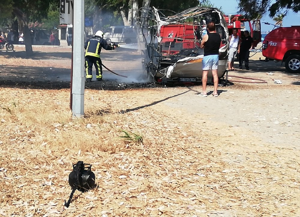 Antalya'da Çekme Karavanda Yangın Paniği