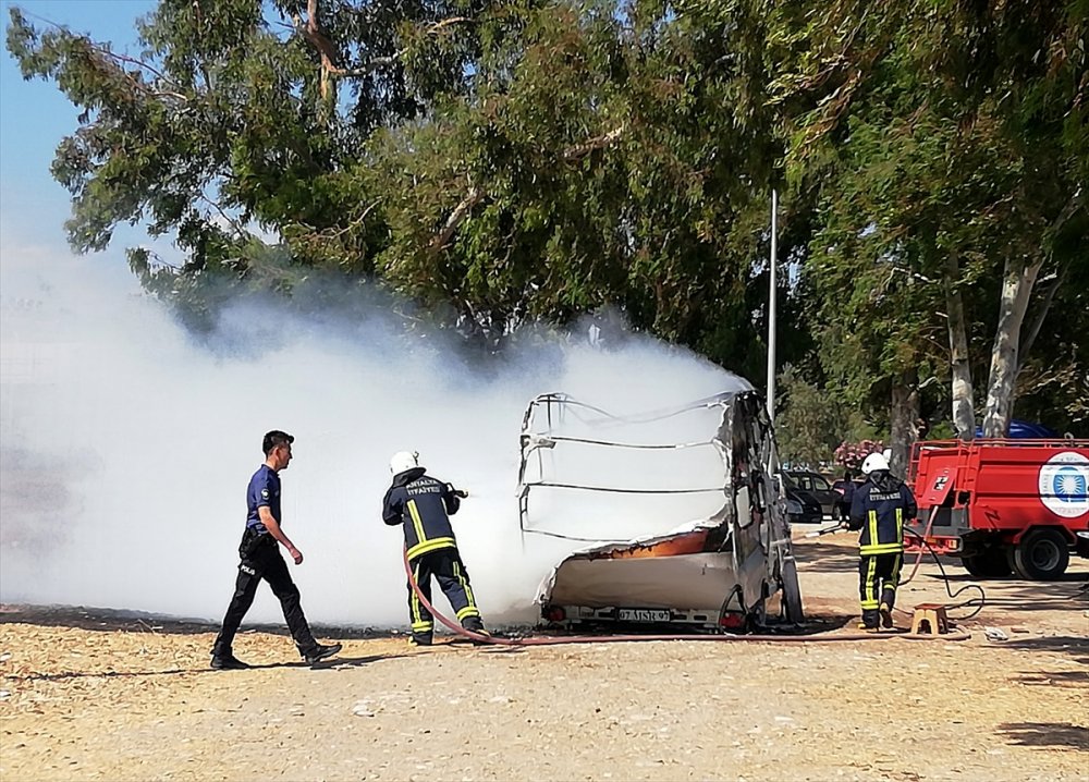 Antalya'da Çekme Karavanda Yangın Paniği