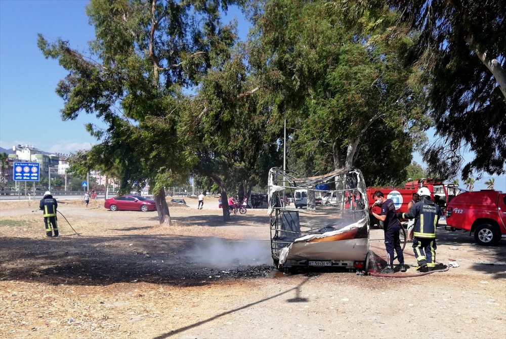 Antalya'da Çekme Karavanda Yangın Paniği