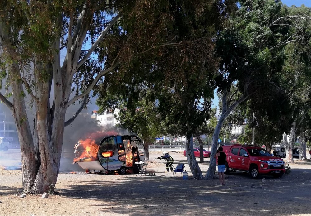 Antalya'da Çekme Karavanda Yangın Paniği