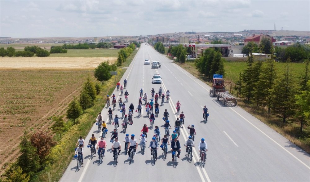 Bisikletin Yaygın Olmadığı Altınekin'de Çocukların Yüzü Kaymakamlığın Sürpriziyle Güldü