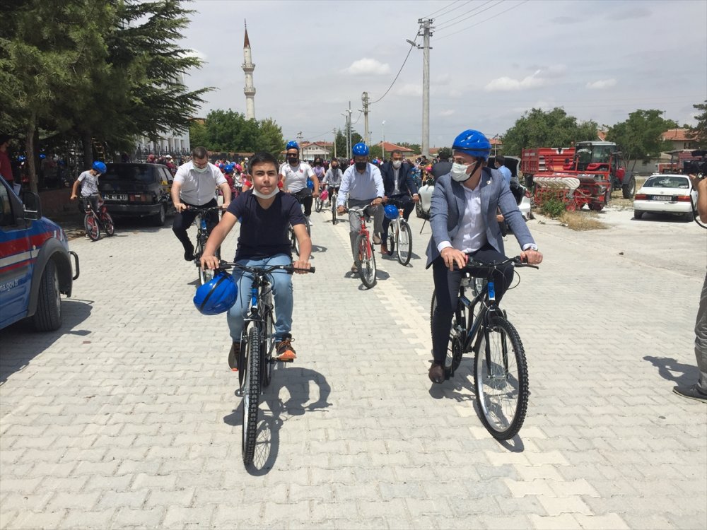 Bisikletin Yaygın Olmadığı Altınekin'de Çocukların Yüzü Kaymakamlığın Sürpriziyle Güldü