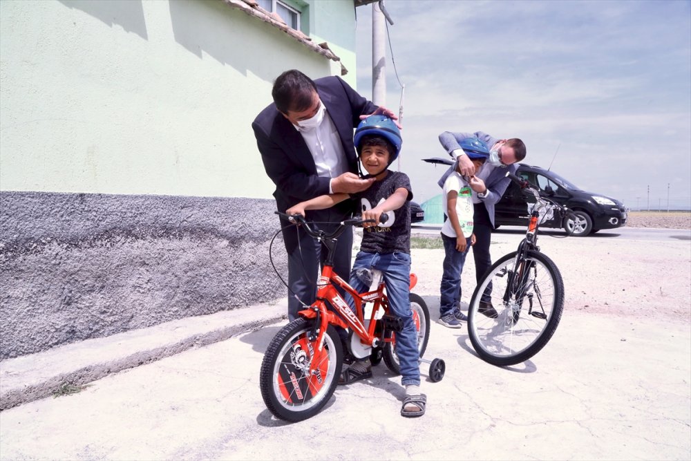 Bisikletin Yaygın Olmadığı Altınekin'de Çocukların Yüzü Kaymakamlığın Sürpriziyle Güldü