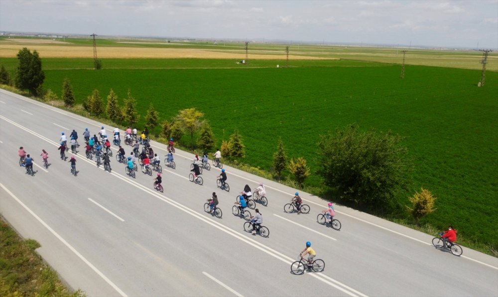Bisikletin Yaygın Olmadığı Altınekin'de Çocukların Yüzü Kaymakamlığın Sürpriziyle Güldü