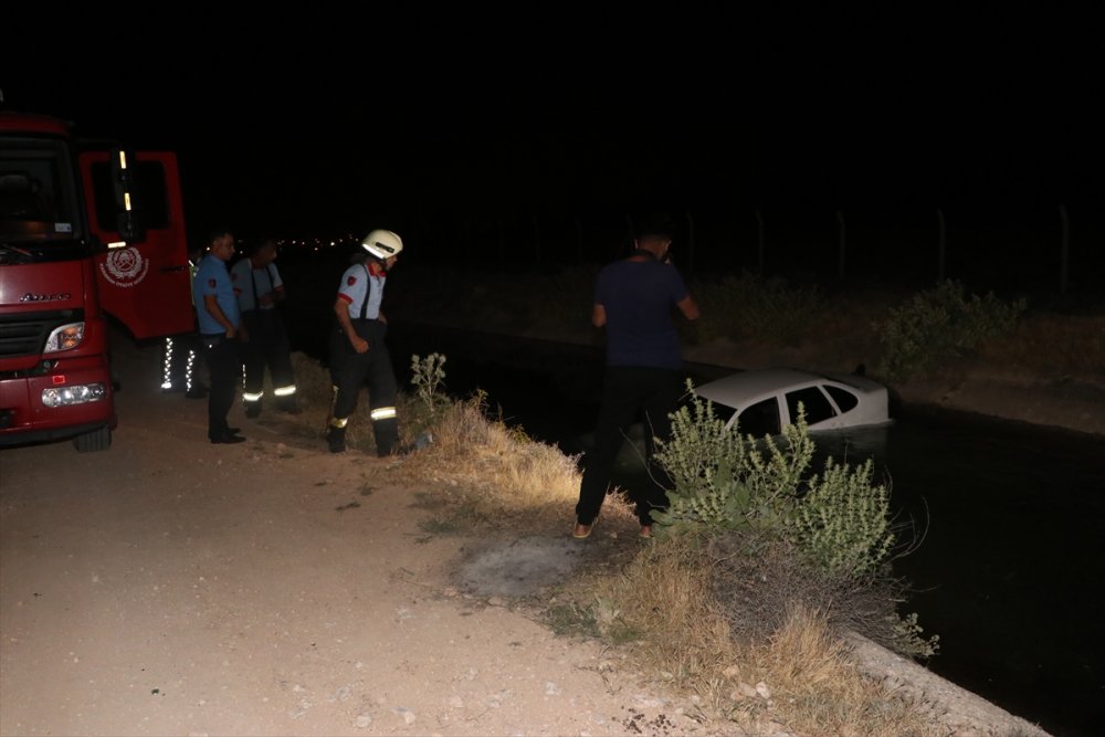 Karaman'da Su Kanalına Düşen Araçtaki 2 Kişi Kendi İmkanlarıyla Kurtuldu