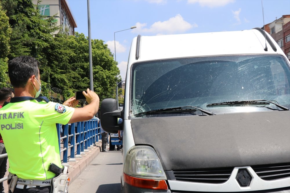 Kayseri'de Panelvanın Çarptığı Genç Ağır Yaralandı