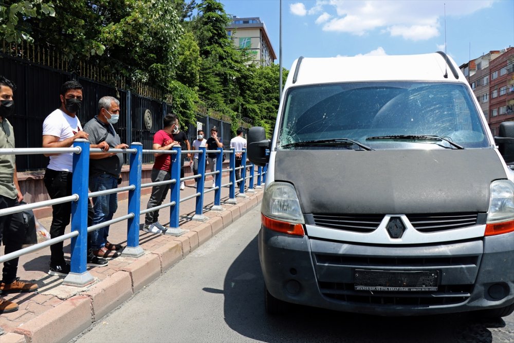 Kayseri'de Panelvanın Çarptığı Genç Ağır Yaralandı