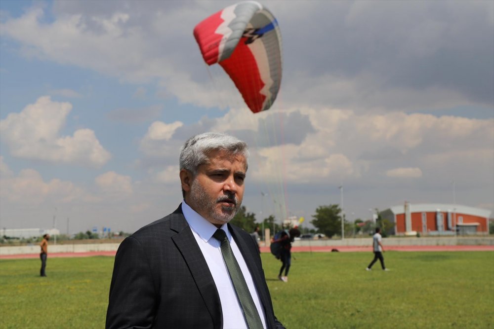 Aksaray Üniversitesin'den Öğrencilere Paraşüt Eğitimi