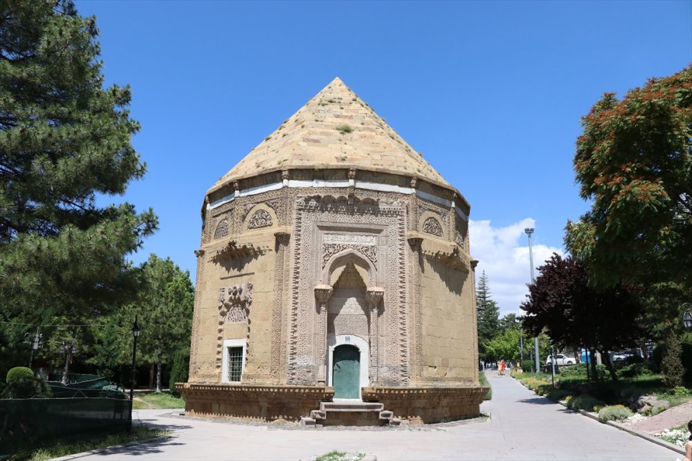 "Kapadokya'nın Giriş Kapısı" Niğde, Tarihi Ve Doğal Güzellikleriyle Cezbediyor