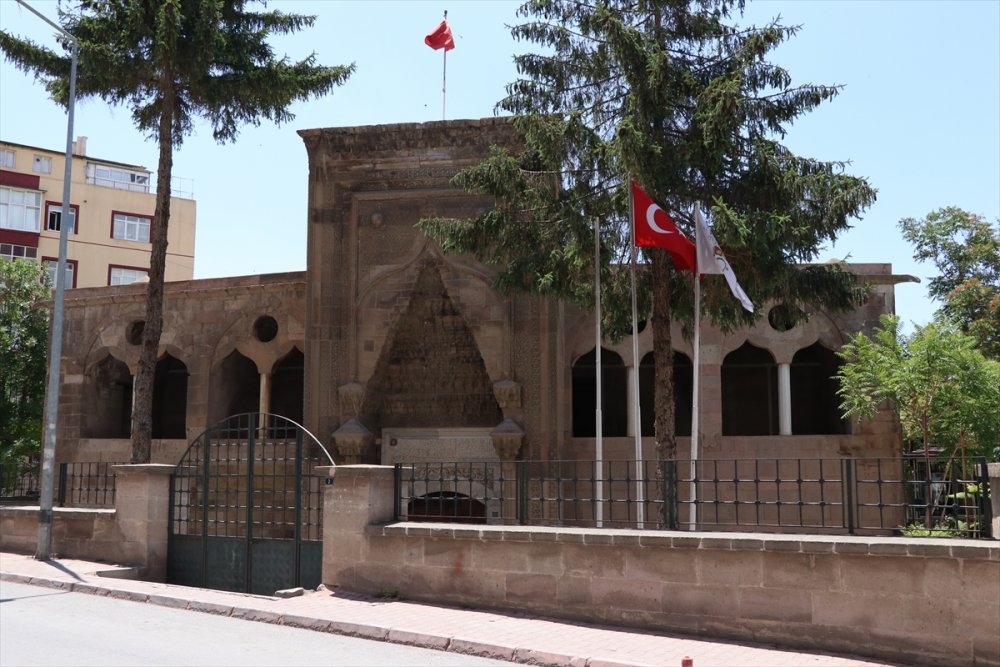 "Kapadokya'nın Giriş Kapısı" Niğde, Tarihi Ve Doğal Güzellikleriyle Cezbediyor