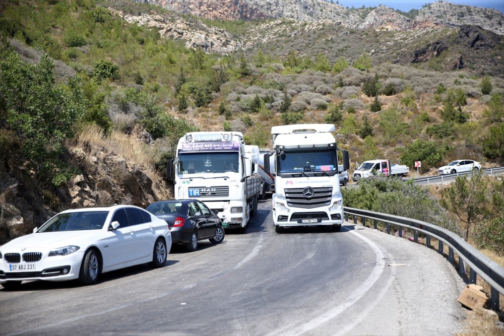 Mersin'de Yolcu Otobüsü İle Tır Çarpışmasıyla Kapanan Yol Açıldı