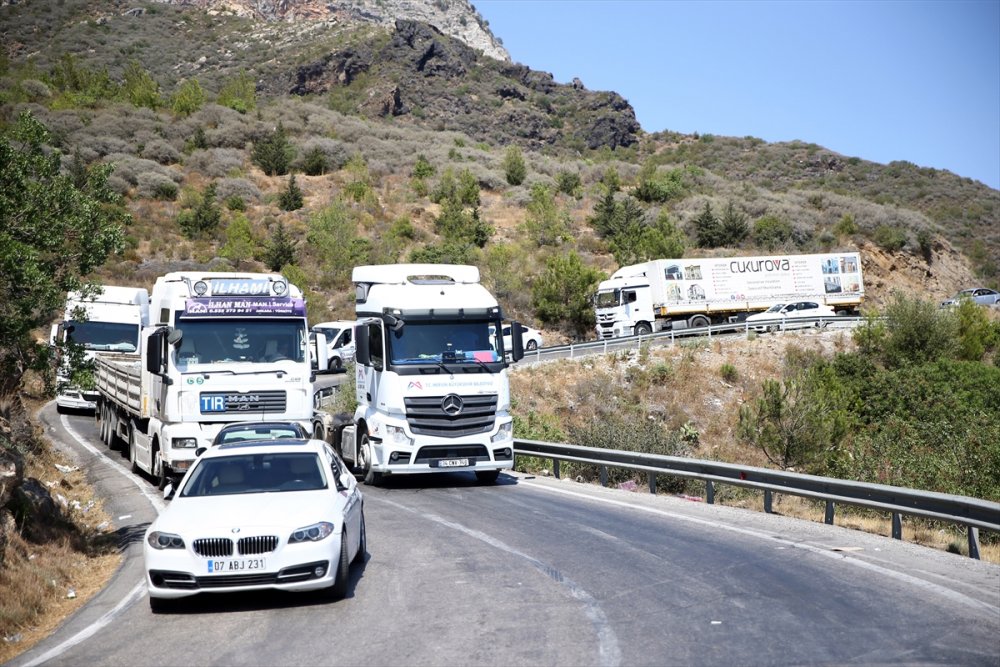Mersin'de Yolcu Otobüsü İle Tır Çarpışmasıyla Kapanan Yol Açıldı