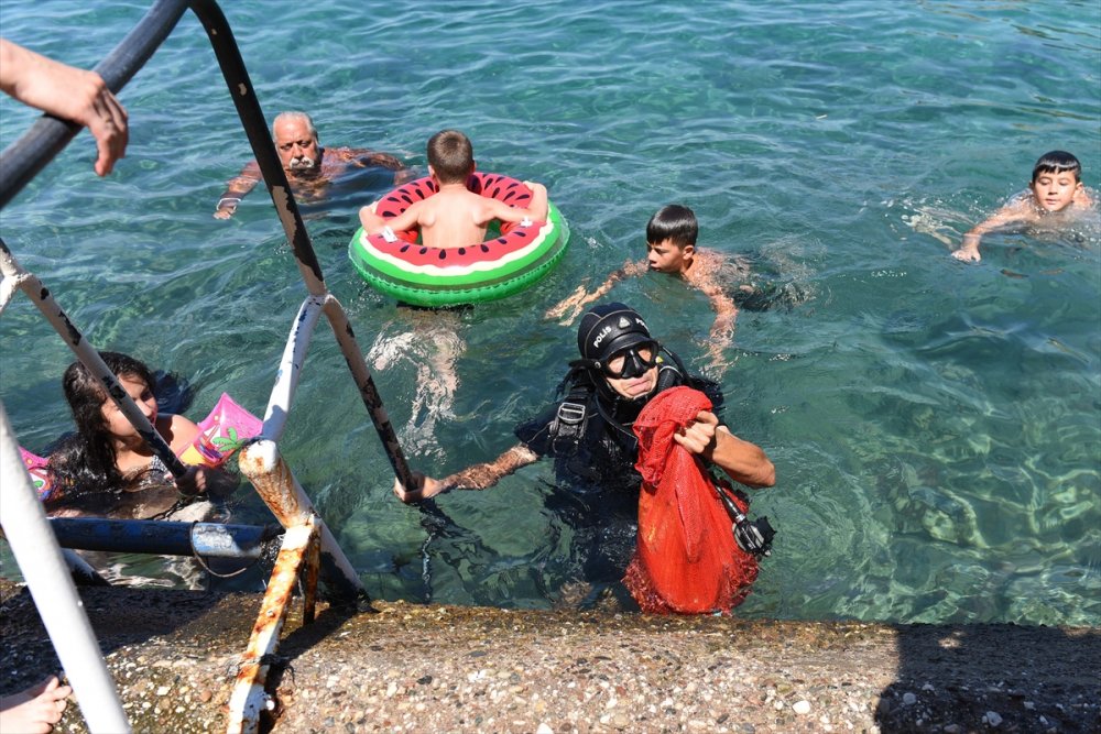 Antalya'da Deniz Dibi Temizliği Yapıldı