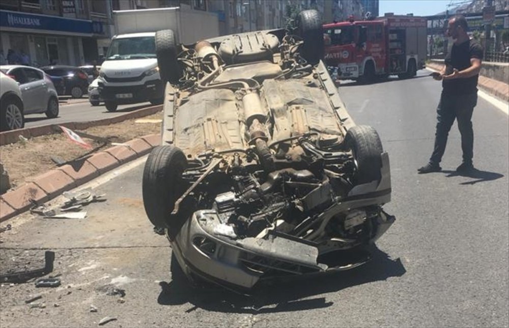 Kayseri'de Otomobil Alt Geçitte Takla Attı: 1 Yaralı