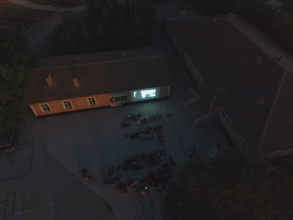 Aksaray'da Köy Okulu Öğrencileri Sinemayla Tanıştı